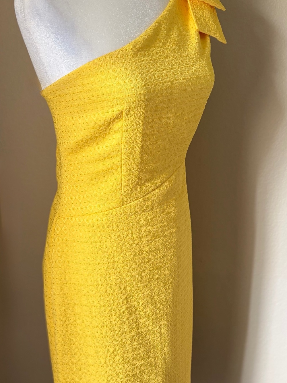London Times One-Shoulder Eyelet Dress in Bright Yellow with Shoulder Bow - Picture 3 of 10